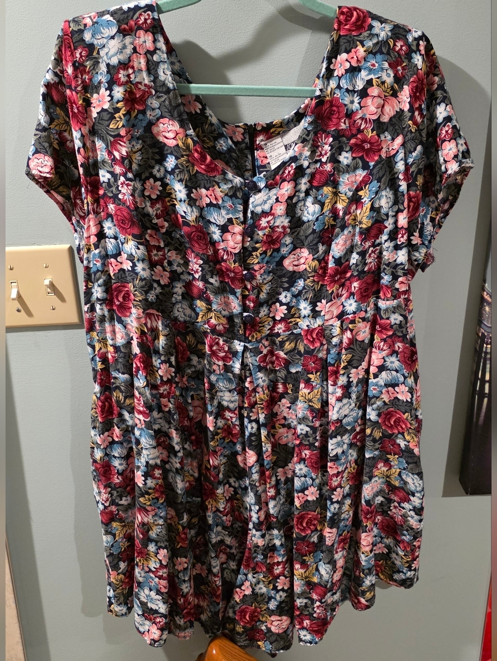Vintage Joni Blair Floral Short Sleeve Romper With Zipper, Buttons, And Pockets